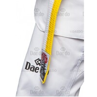 DAEDO - WT Approved White V Ribbed Taekwondo Dobok - Size 000/110cm